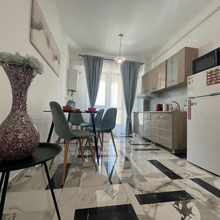 Family Apartment Near Palas Mall Iasi Esterno foto
