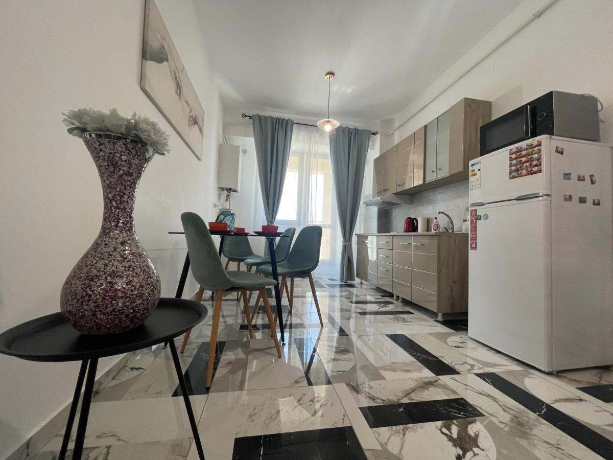 Family Apartment Near Palas Mall Iasi Esterno foto